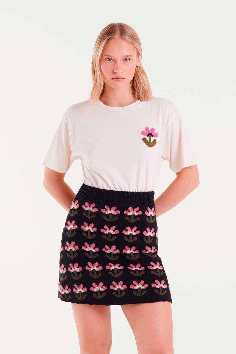 Camiseta de algodón con bordado floral