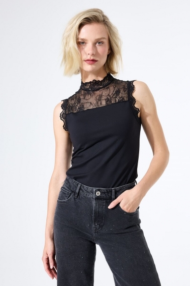 Top negro encaje sin mangas