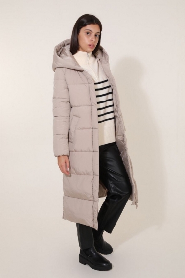 Abrigo acolchado largo beige