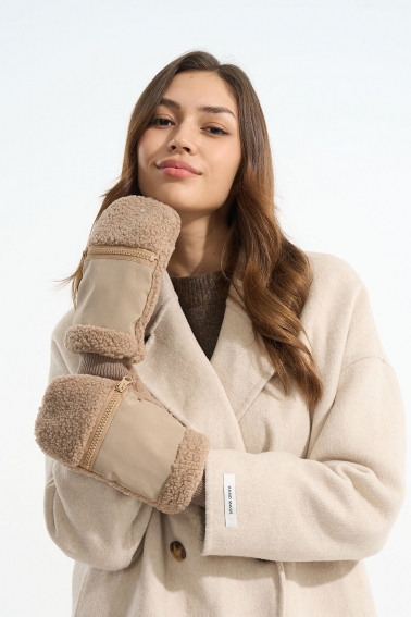 Manoplas con bolsillo y borreguito