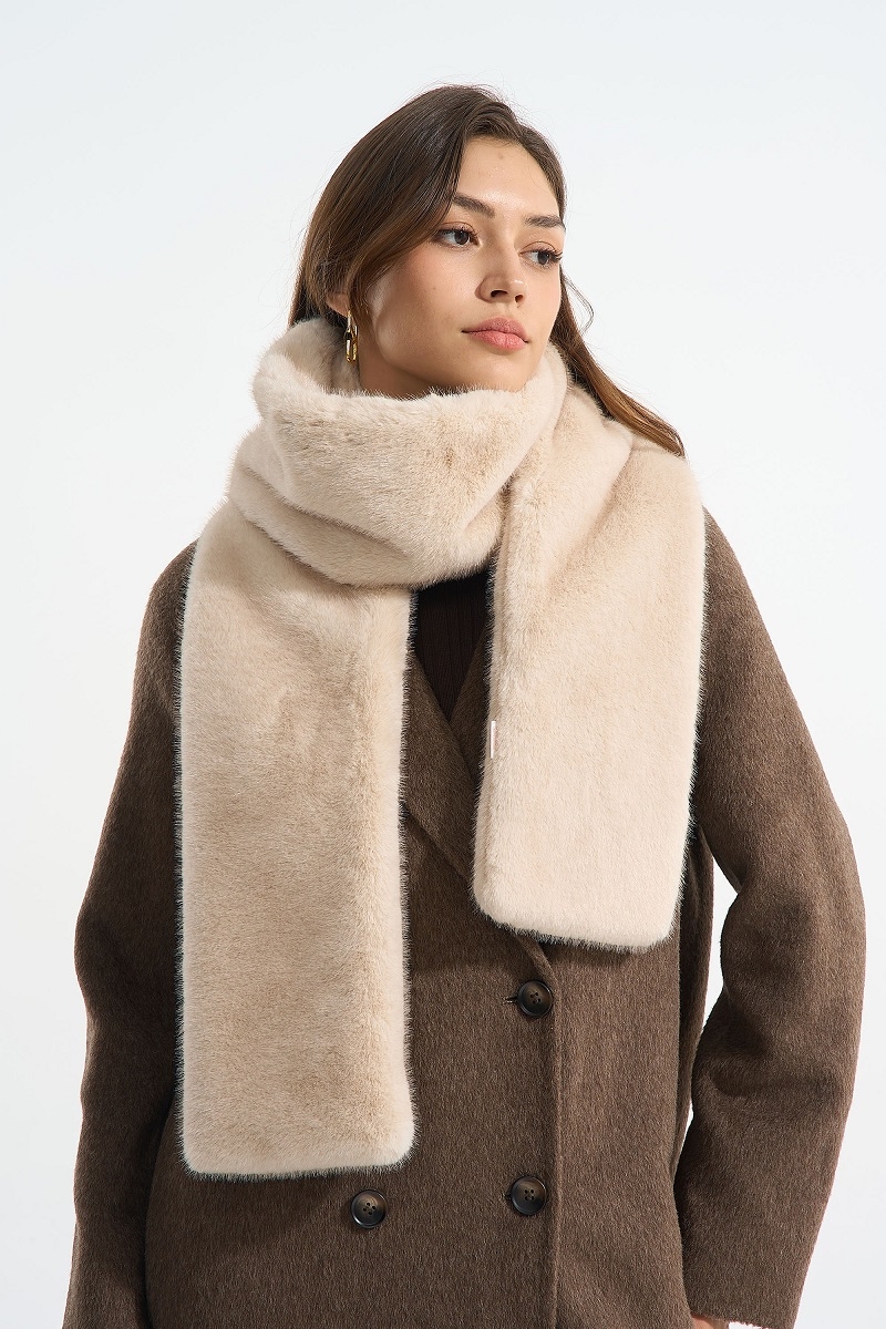 estola pelo estrecha