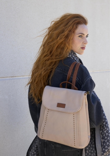 Mochila tachas cruda