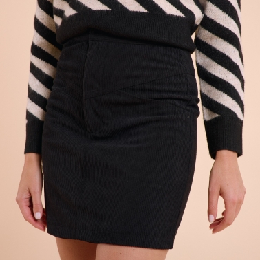 Falda corta de pana negra