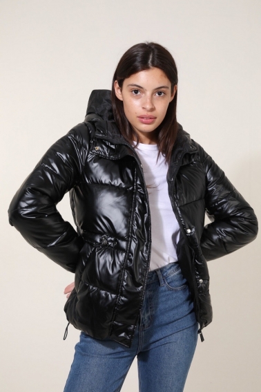 Acolchado corto brillo negro