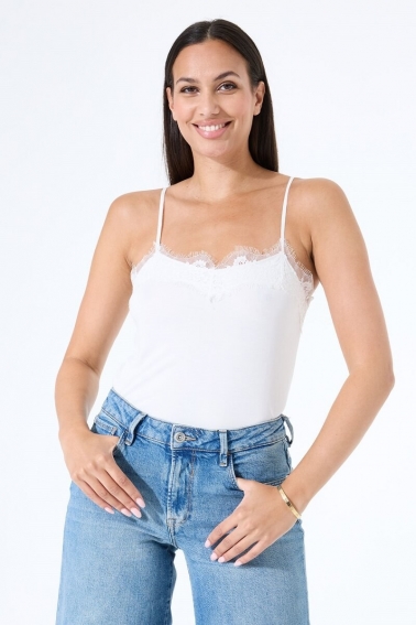 Top modal encaje blanco