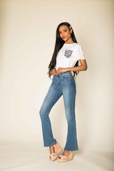 Pantalón denim bootcut azul claro