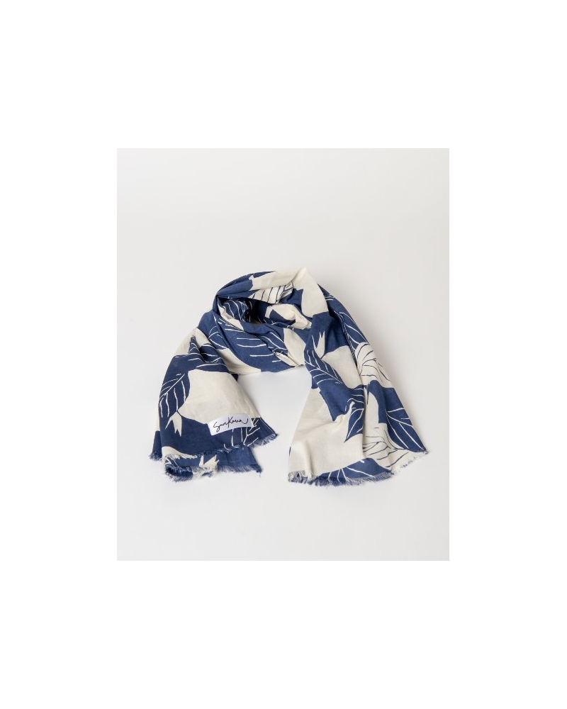 Pañuelo rectangular estampado hojas marino