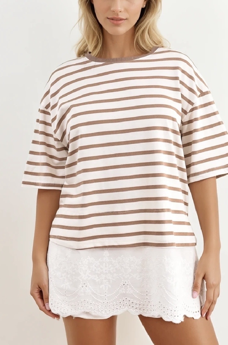 Camiseta marinera con puntilla beige
