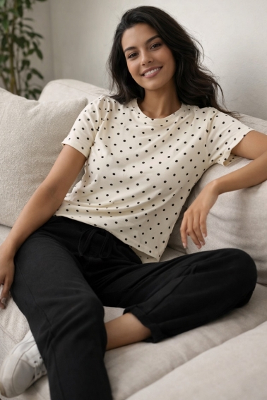 Camiseta manga corta lunares negro