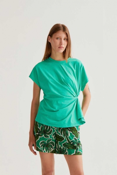 camiseta 100% algodón verde con nudo lateral