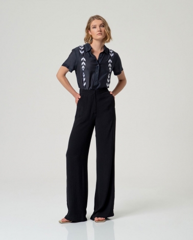 Pantalon recto con bolsillos negro