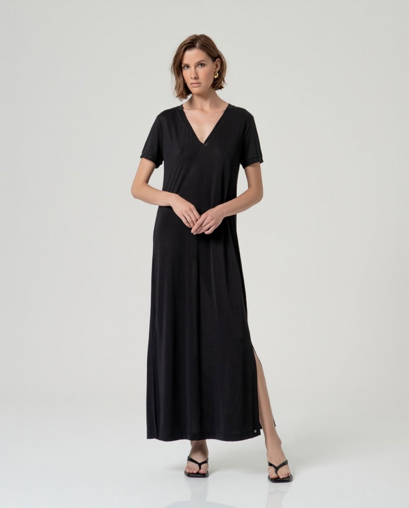 Vestido largo con aberturas escote pico negro