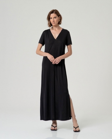 Vestido largo con aberturas escote pico negro